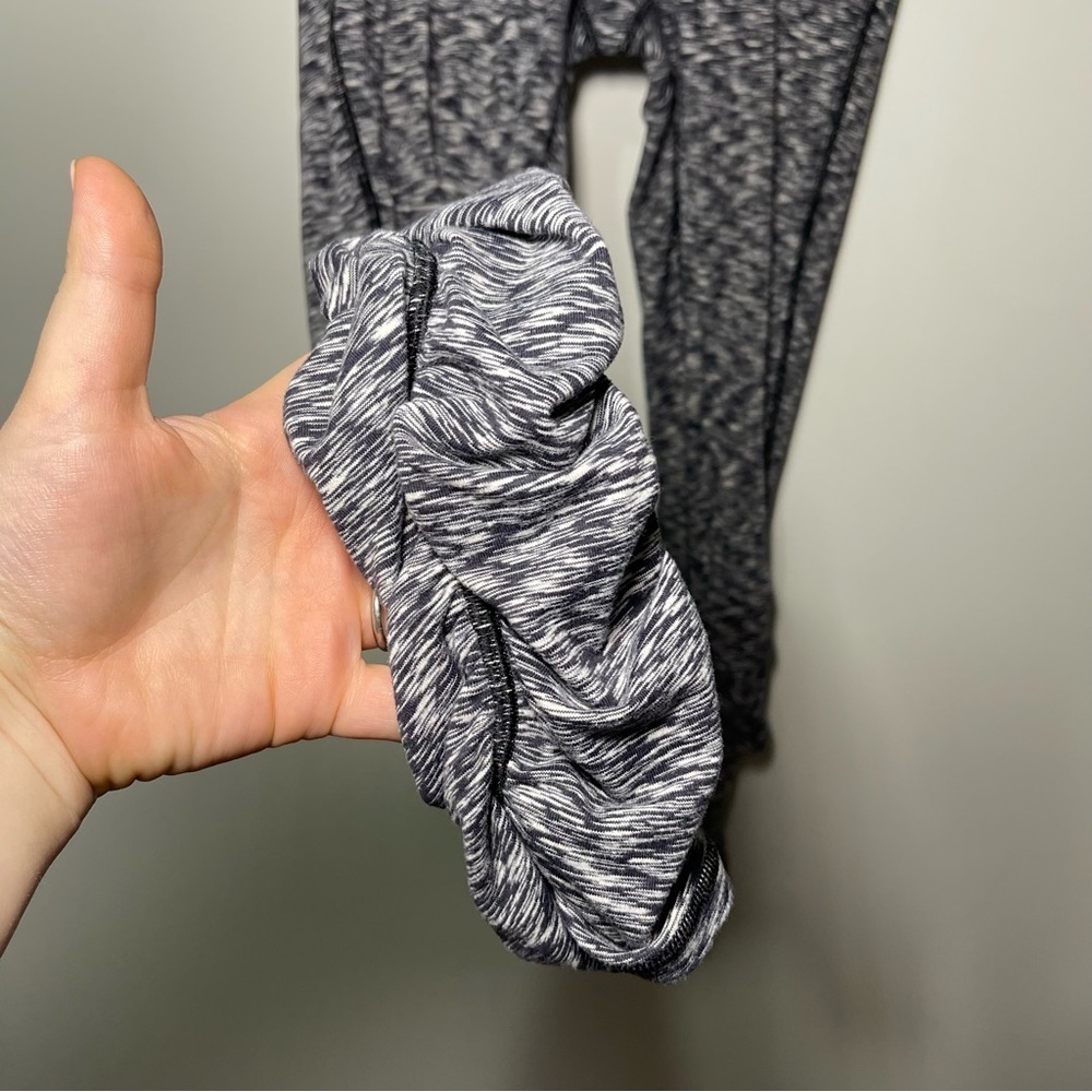 Lululemon women's grey black ready to rulu ruched leg leggings in size US 6 - Picture 5 of 10